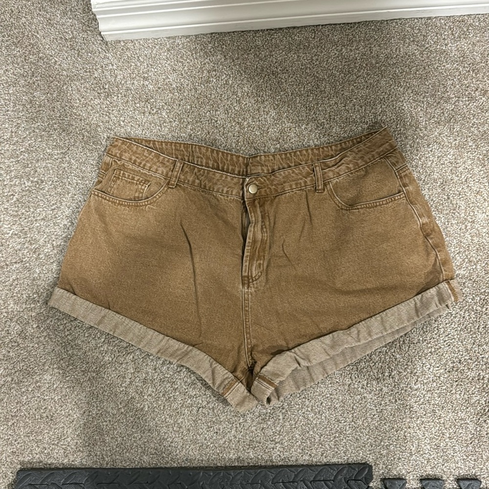 Cider pocket denim shorts in camel - size 4xl (US 20)